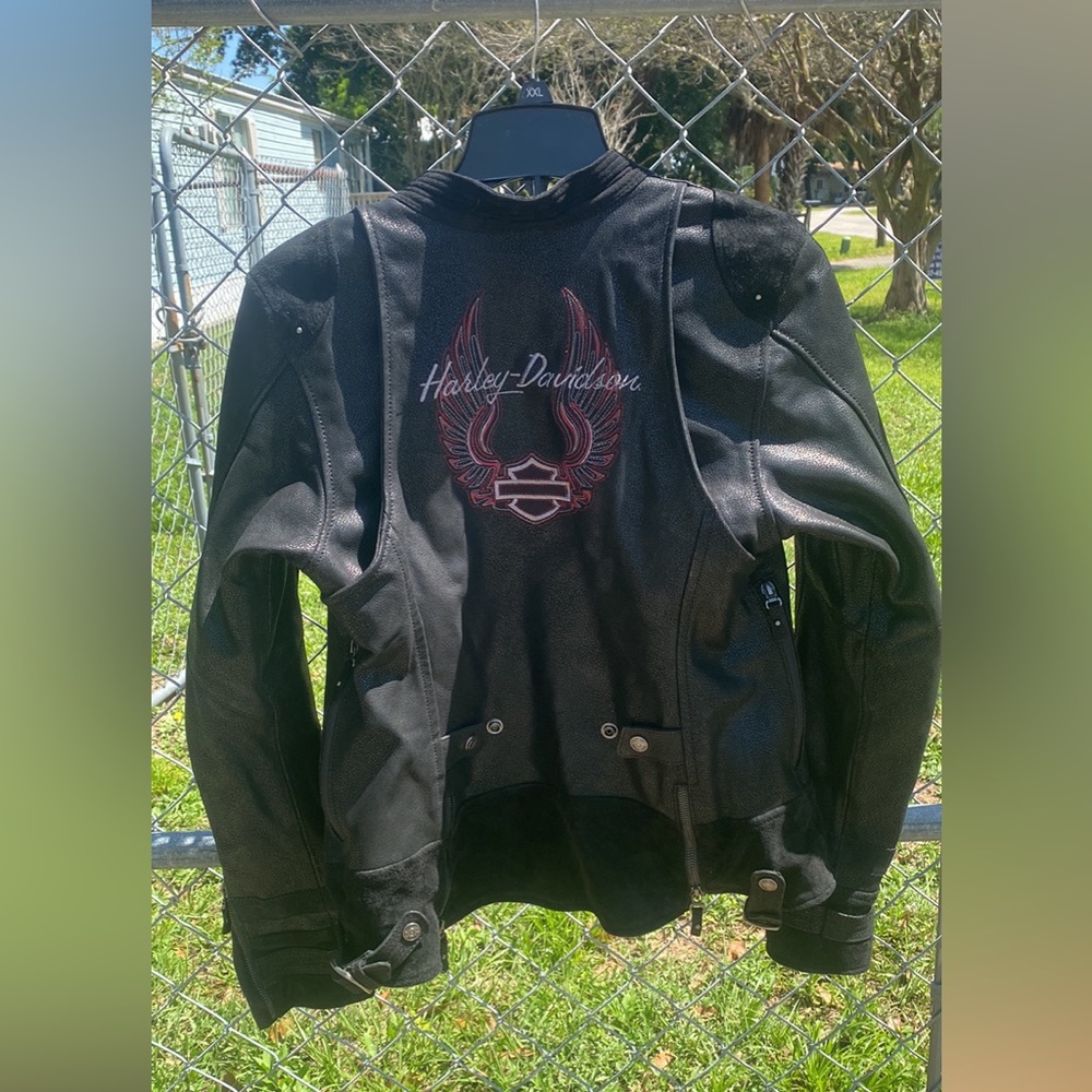 BRAND NEW WITH TAGS - Genuine Leather Women’s Harley Davidson Jacket Size SM